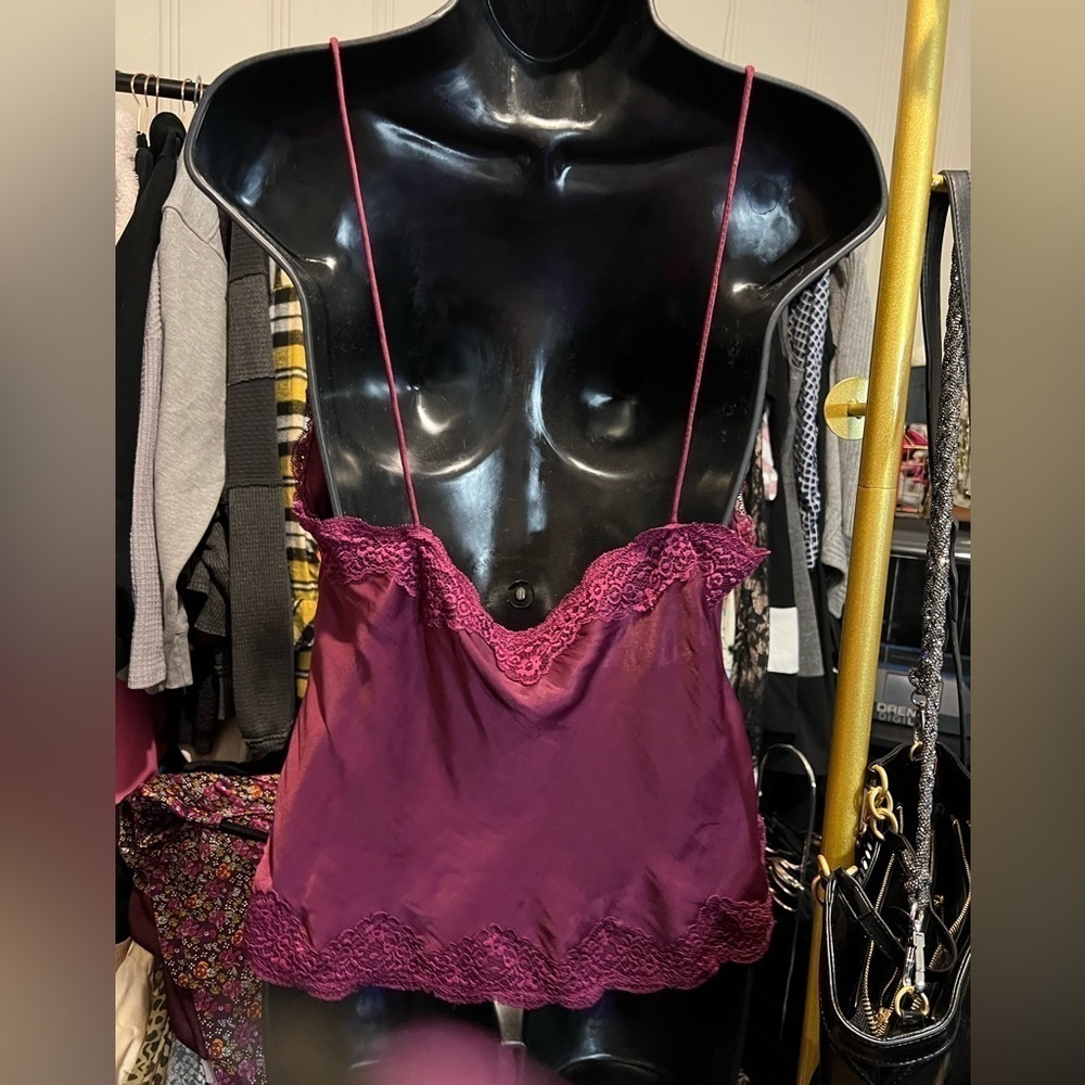 Free People Elegance: Maroon Burgundy Wine Lacy Satin Camisole - Size Medium - Picture 4 of 6